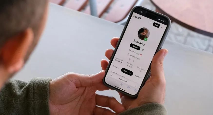 Digital business card profile dashboard on mobile